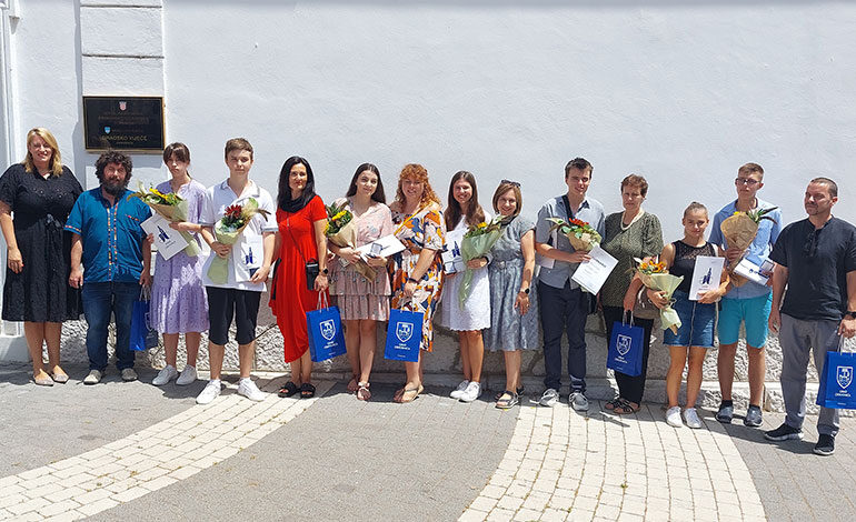  Nagrađeni učenici generacije