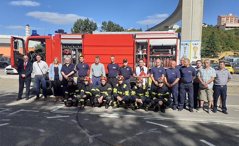  DVD-u Crikvenica svečano uručeno novo vatrogasno vozilo