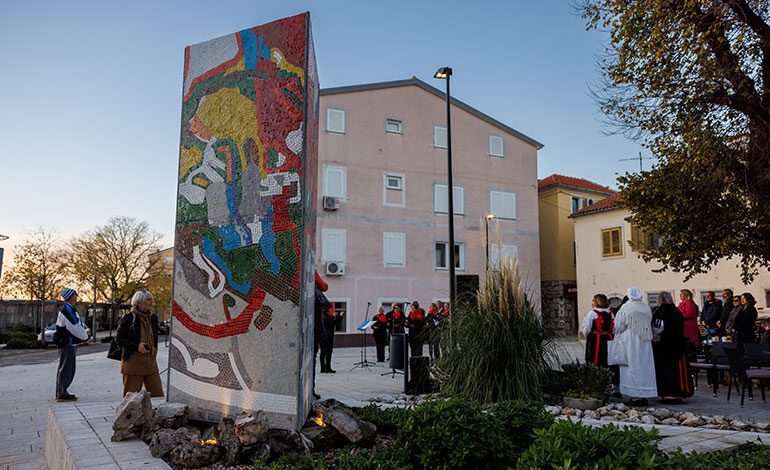 Otvoren Mavrićev spomenik u Selcu