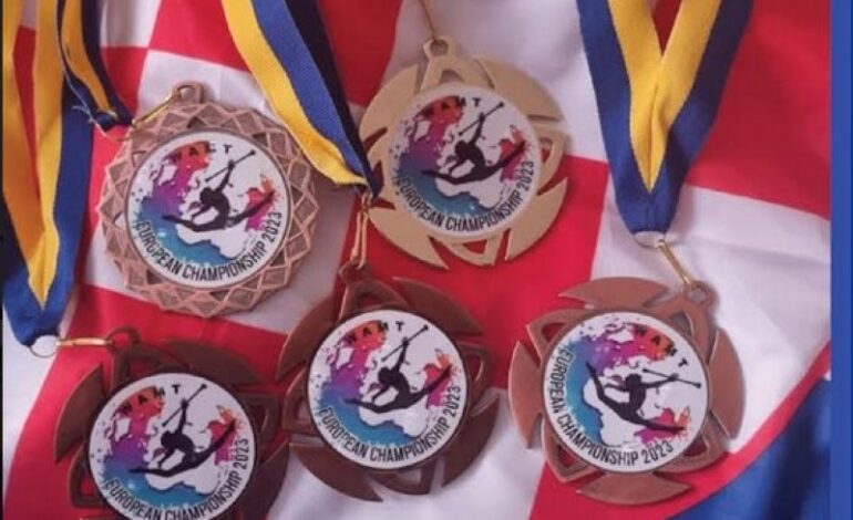  Čestitka trofejnim plesačicama