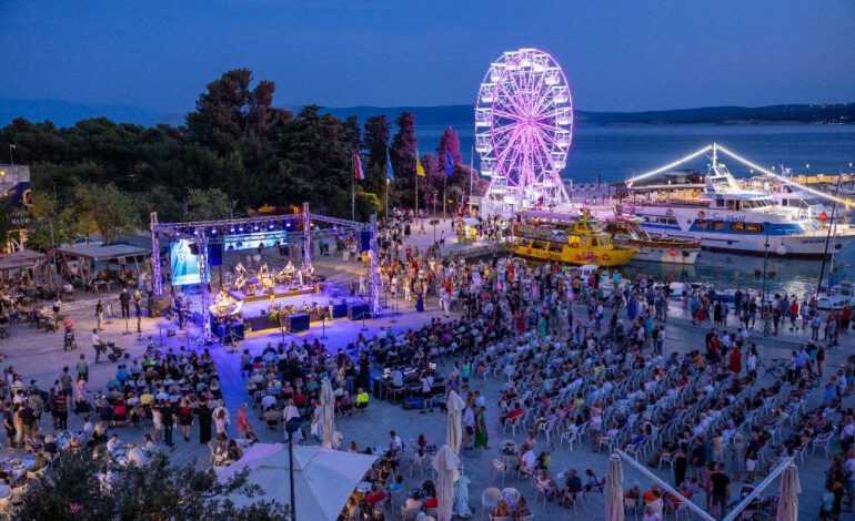  SVE JE SPREMNO ZA SPEKTAKL Festival „NA PALADE“