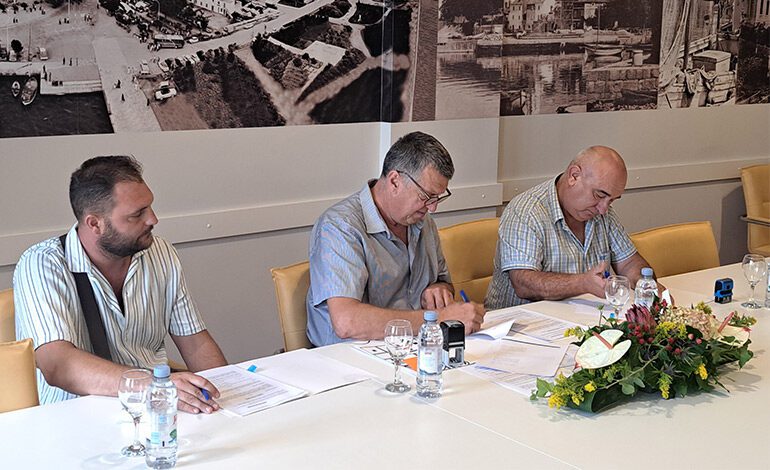 Potpisani ugovori za uređenje dijela obalnog područja na poluotoku Kačjak