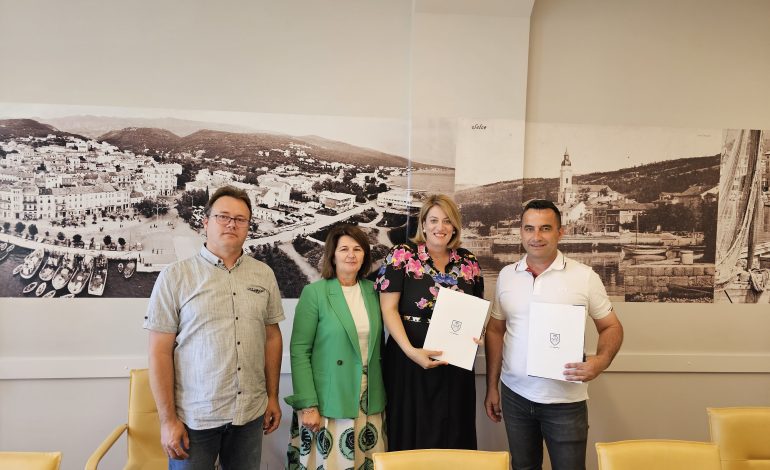 Potpisan ugovor za uređenje tendi na Trgu Stjepana Radića