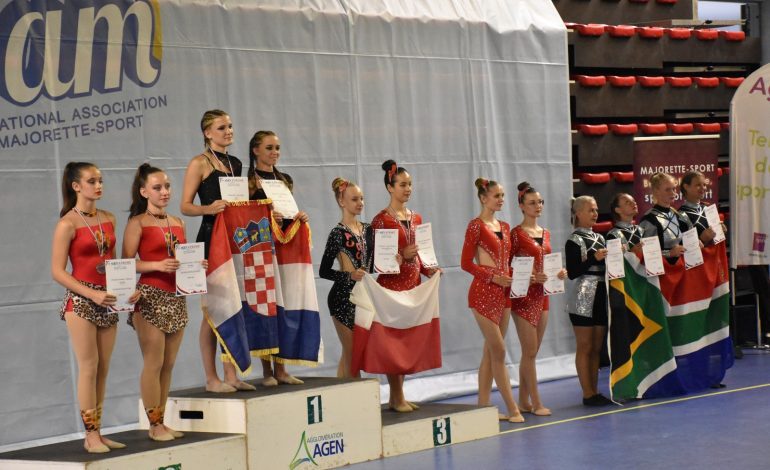  Mažoretkinje Selce zlatne u Francuskoj