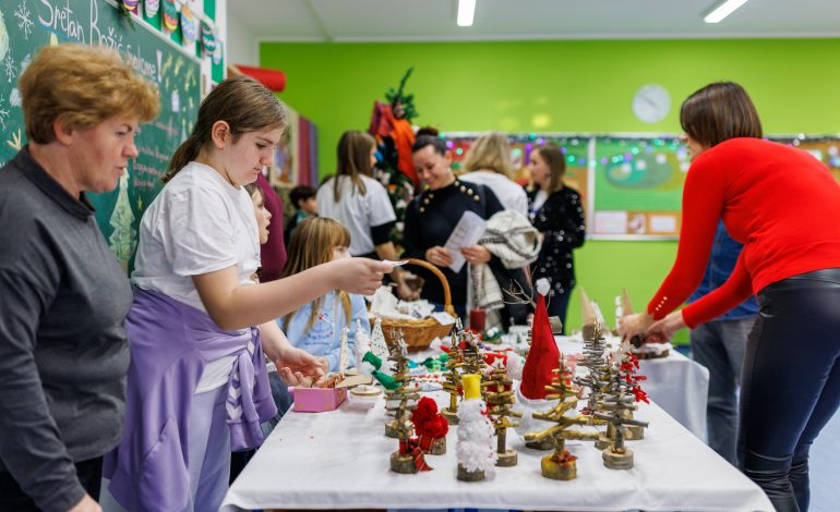  Dječji božićni sajam u OŠ Zvonka Cara
