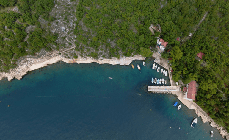 Potpisan ugovor za sanaciju obalnog zida i sunčališta na plaži Vodna u Jadranovu