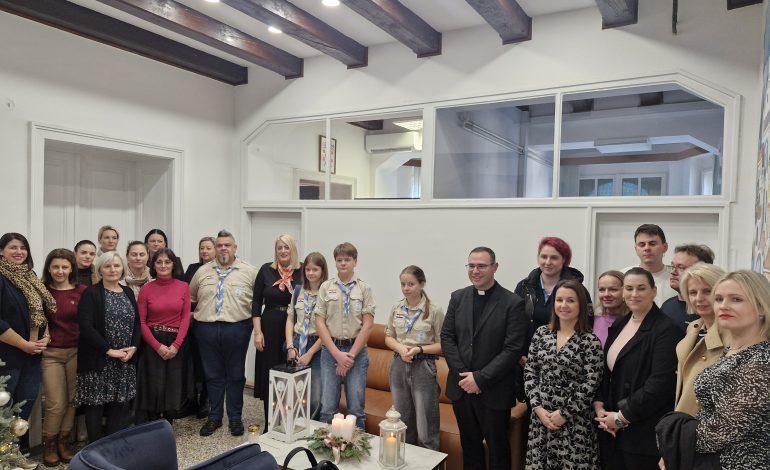  BETLEHEMSKO SVJETLO MIRA STIGLO U CRIKVENICU