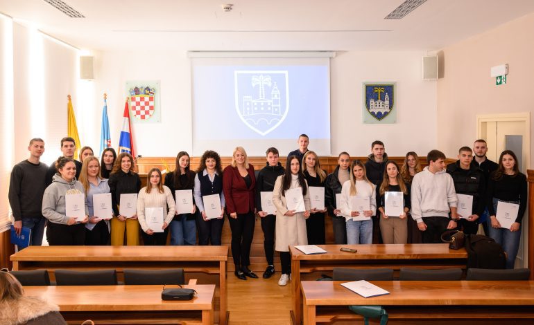Grad Crikvenica nagradio izvrsnost – dodijeljene stipendije učenicima i studentima
