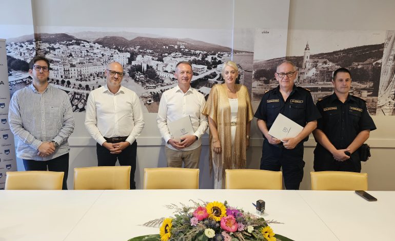 Potpisan ugovor o nabavi novog vatrogasnog navalnog vozila za JVP Grada Crikvenice