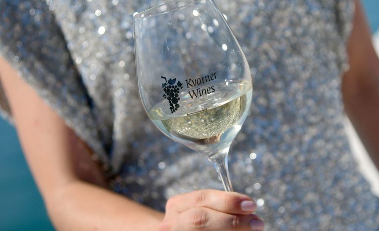 PREMIJERA LJETNOG FESTIVALA PJENUŠACA I HEDONIZMA: STIŽE INTERNATIONAL SPARKLING WINE FESTIVAL CRIKVENICA JUST SPARKLE