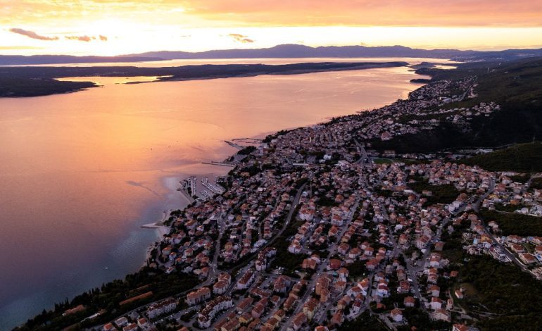 Turistička zajednica Grada Crikvenice raspisala Javni poziv za odabir promotivne pjesme Rivijere Crikvenica