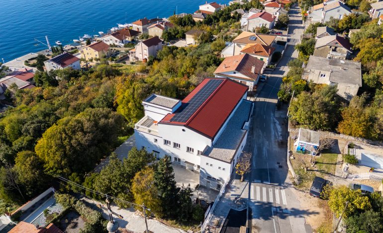 Završena energetska obnova Doma kulture Jadranovo uz gotovo 450 tisuća eura bespovratnih sredstava